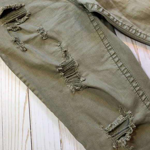 Almost Famous Ripped Jeans - Picture 2 of 7